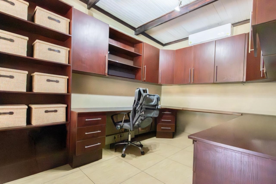 5 Bedroom Property for Sale in Protea Park North West